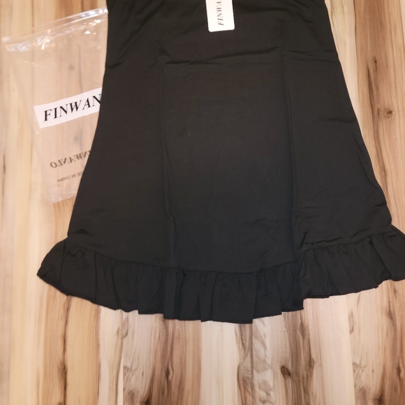 NWT Black Adjustable Strap Ruffle Bottom Chemise Small - Picture 8 of 10